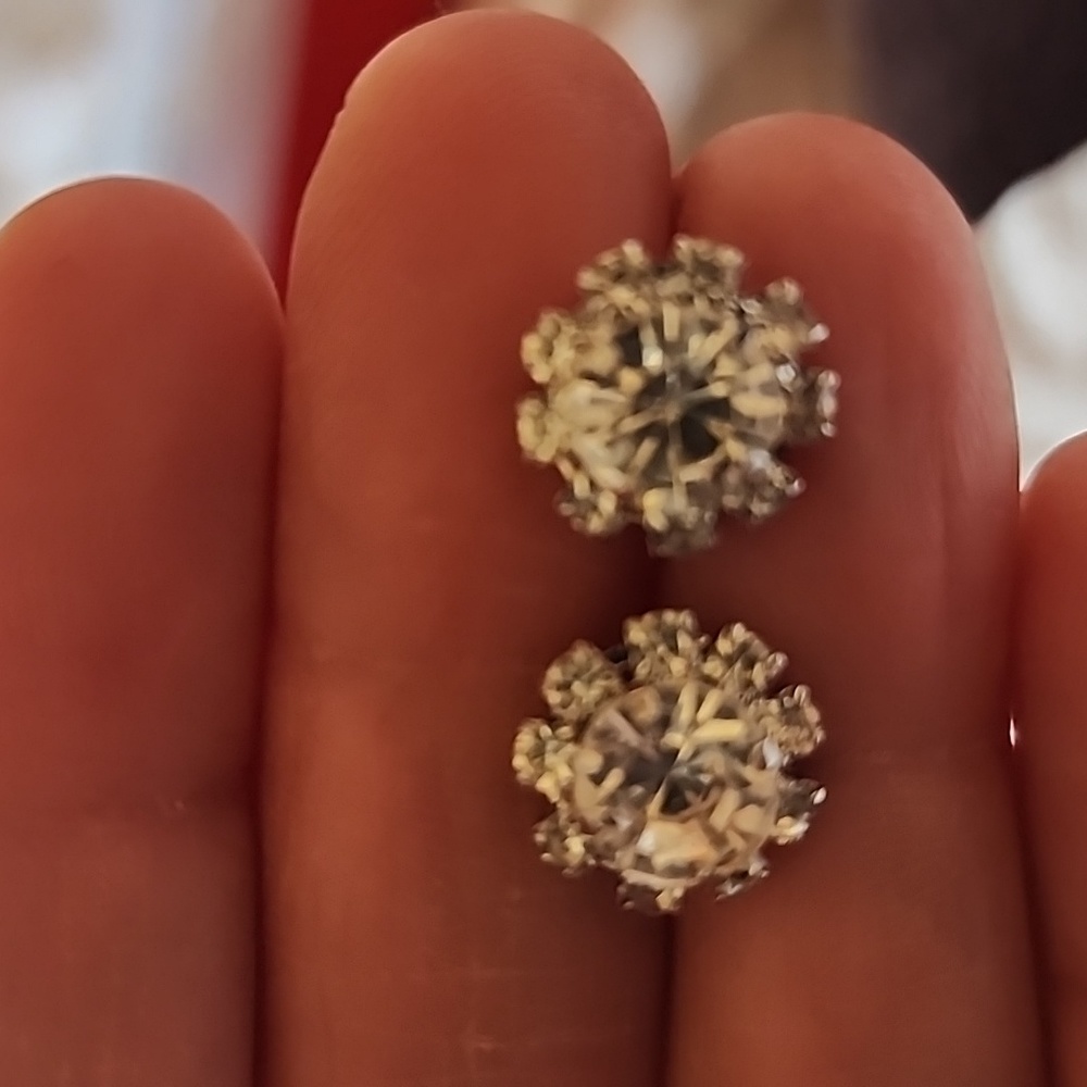 Sunflower Rhinestone studs - Picture 4 of 4